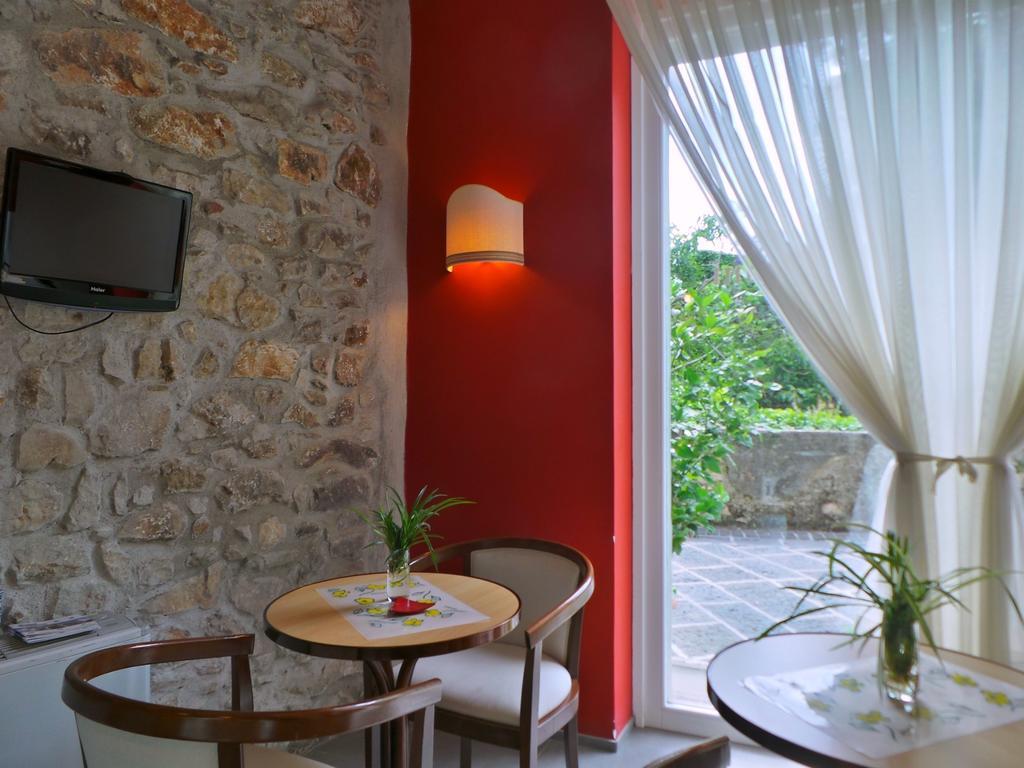 Hotel La Congiura Dei Baroni Тегджано Экстерьер фото