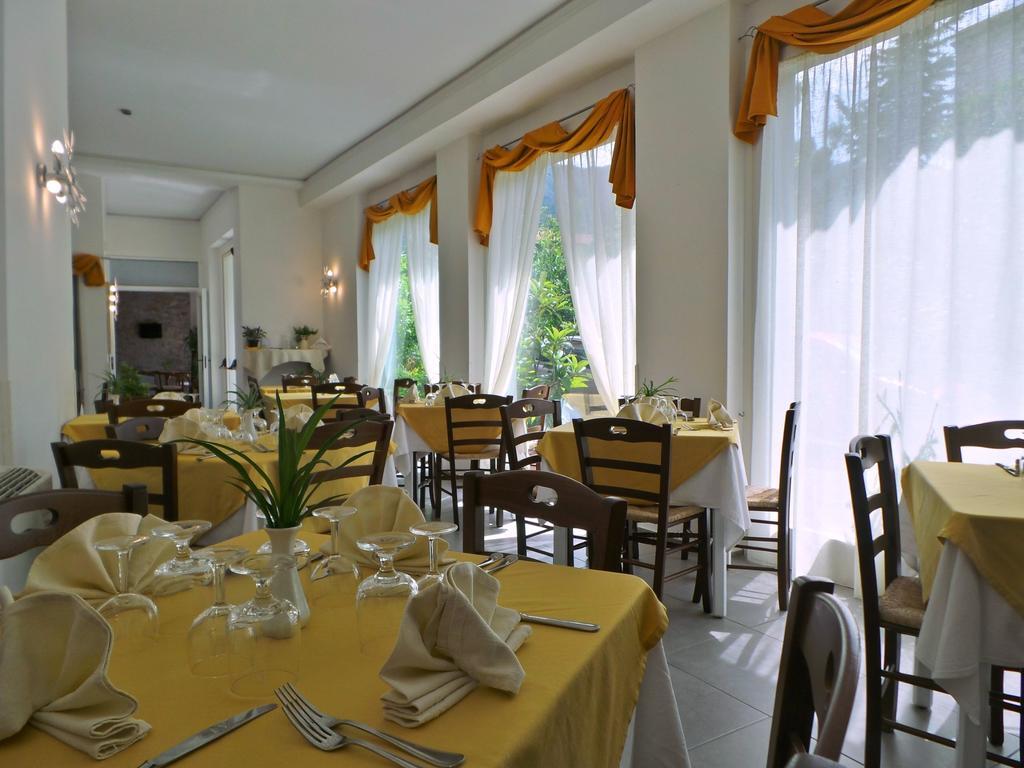 Hotel La Congiura Dei Baroni Тегджано Экстерьер фото