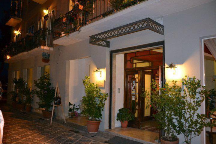 Hotel La Congiura Dei Baroni Тегджано Экстерьер фото