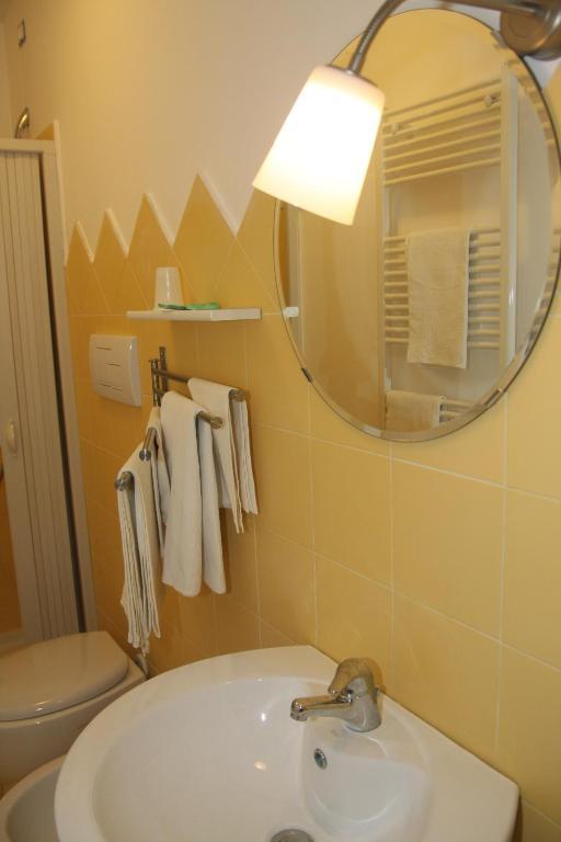 Hotel La Congiura Dei Baroni Тегджано Номер фото