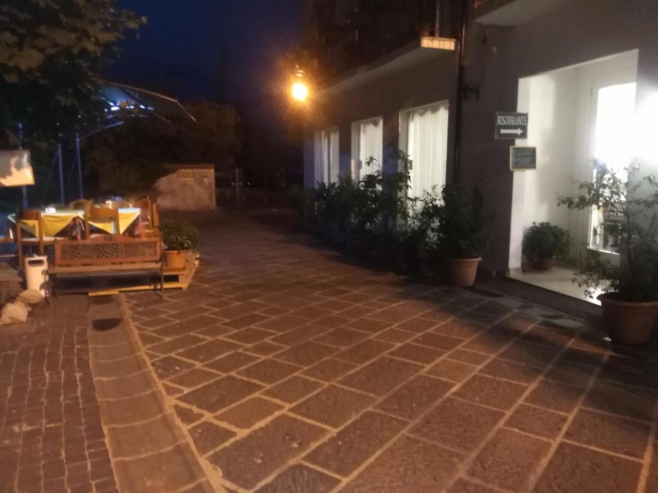 Hotel La Congiura Dei Baroni Тегджано Экстерьер фото