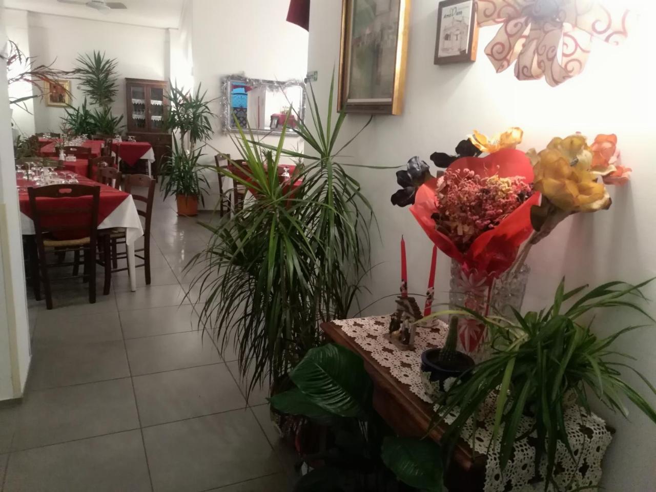 Hotel La Congiura Dei Baroni Тегджано Экстерьер фото