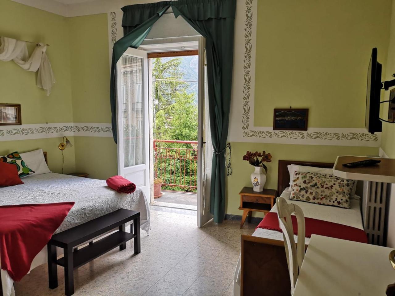 Hotel La Congiura Dei Baroni Тегджано Экстерьер фото