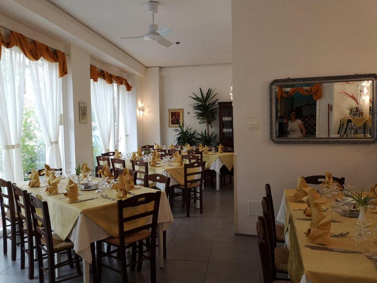Hotel La Congiura Dei Baroni Тегджано Экстерьер фото