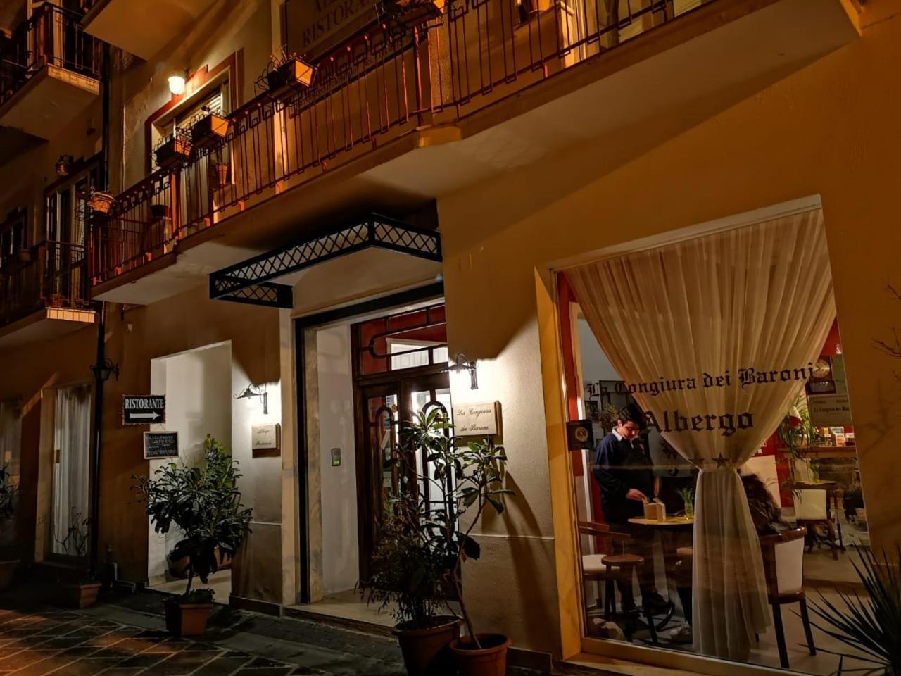 Hotel La Congiura Dei Baroni Тегджано Экстерьер фото